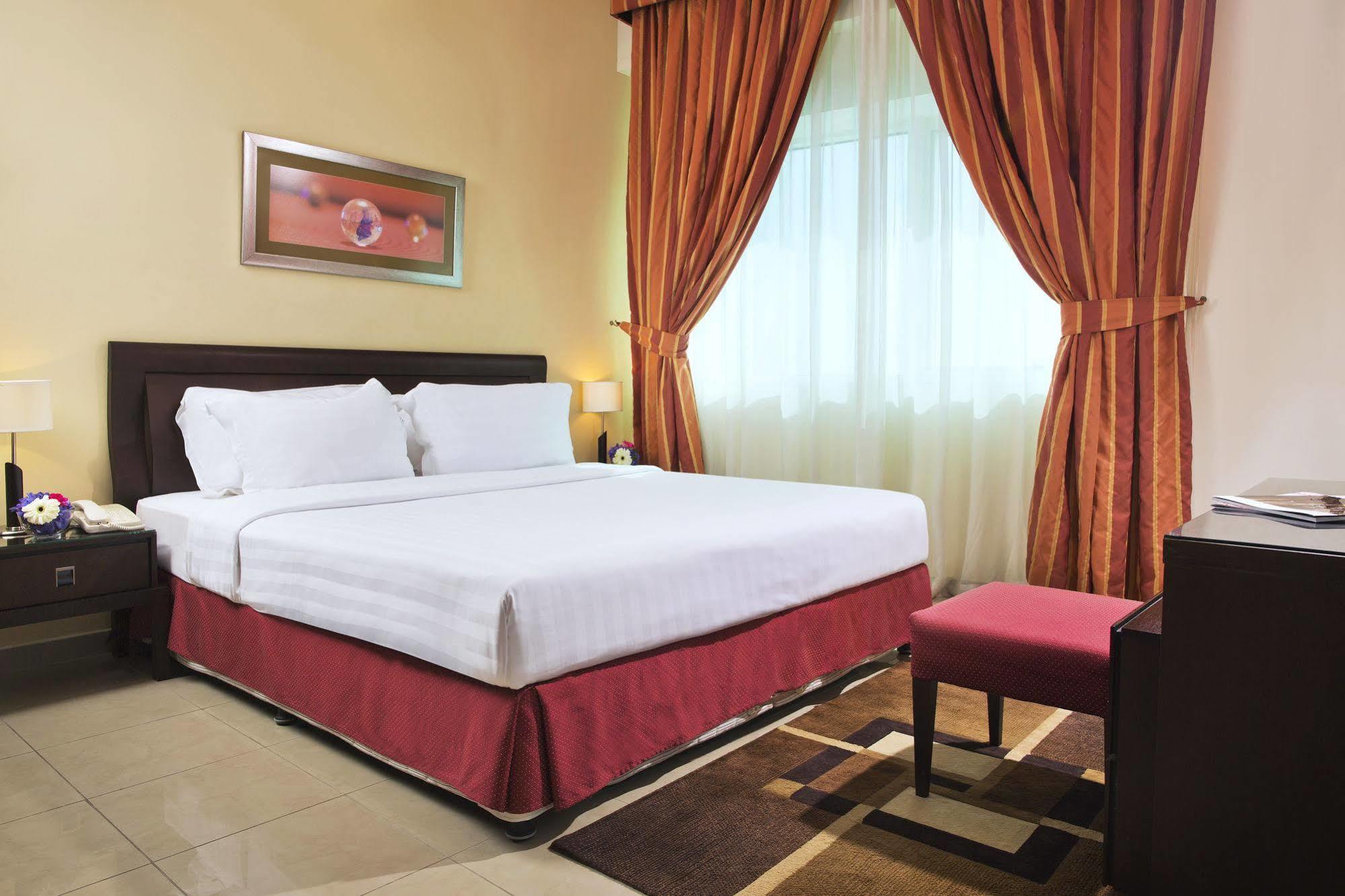 Time Crystal Hotel Apartment ดูไบ ภายนอก รูปภาพ